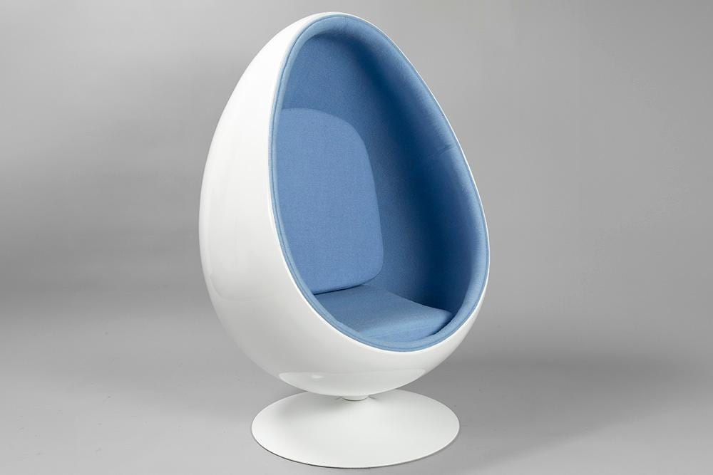 Eero Aarnio comparable auction result: rotatable eero aarnio style space egg pod chair in white plastic and light blue textile
