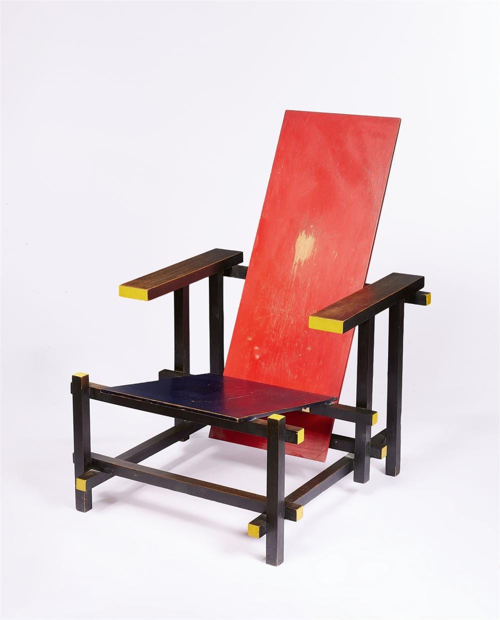 Gerrit Rietveld comparable auction result: a red blue chair by gerrit rietveld
