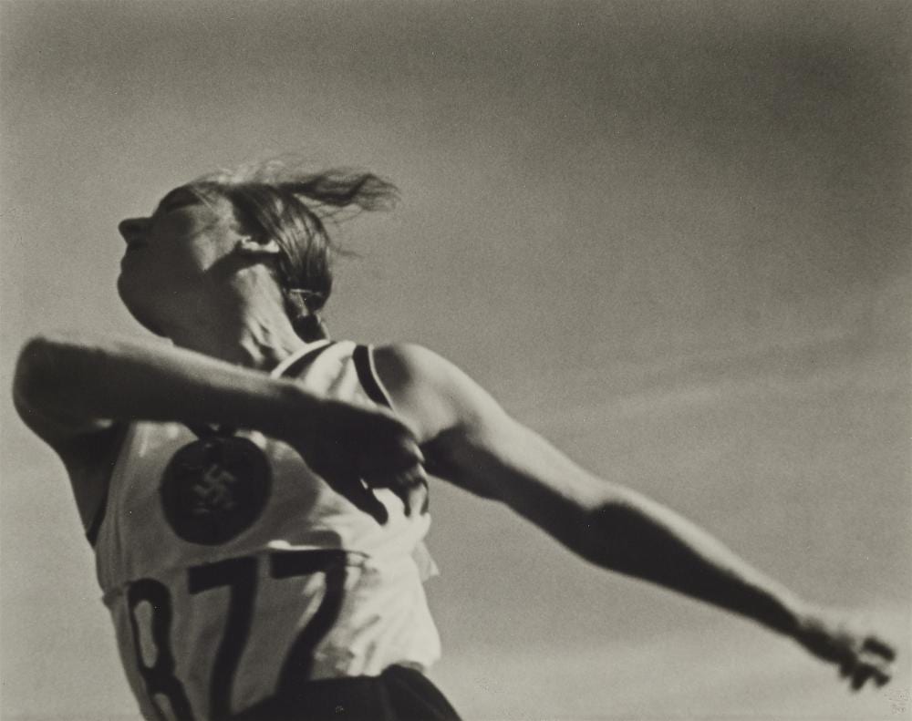 Leni Riefenstahl comparable auction result: leni riefenstahl diskuswerfen 1936