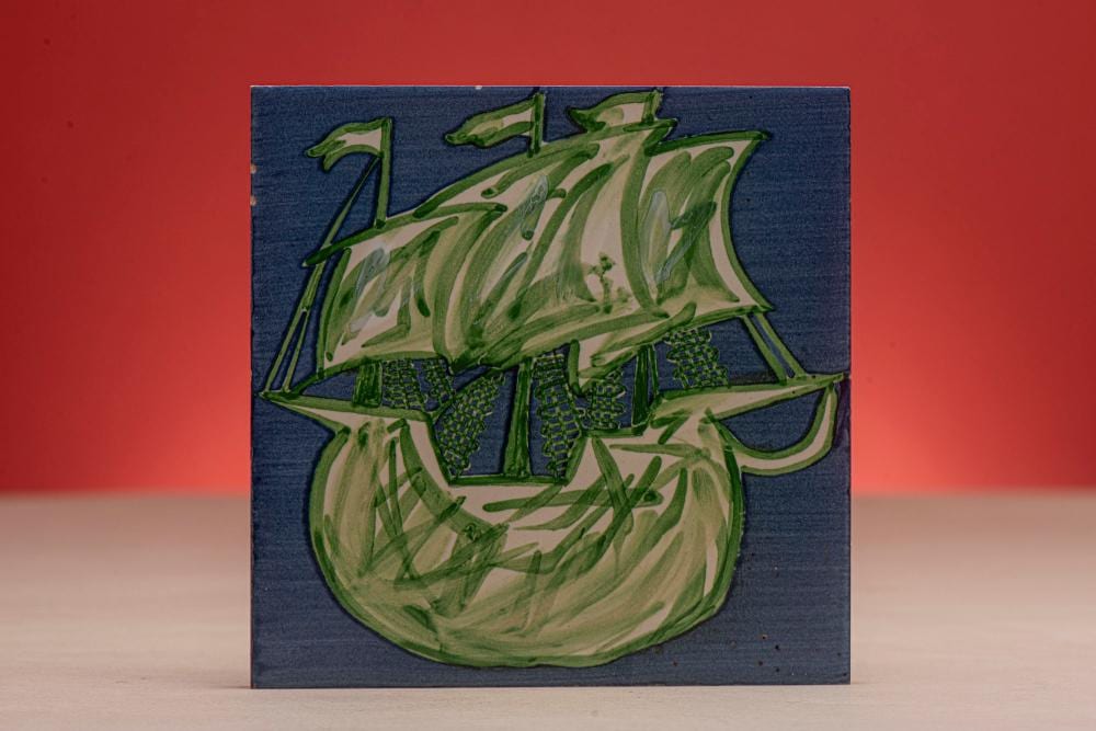 António Costa Pinheiro comparable auction result: costa pinheiro caravela verde azulejo pintado dim aprox 14 x 14 cm