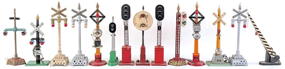 Lionel comparable auction result: lionel ives and american flyer signals train accessories