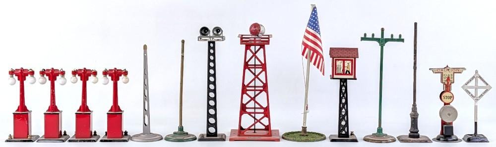 Lionel comparable auction result: lionel marx and german train accessories