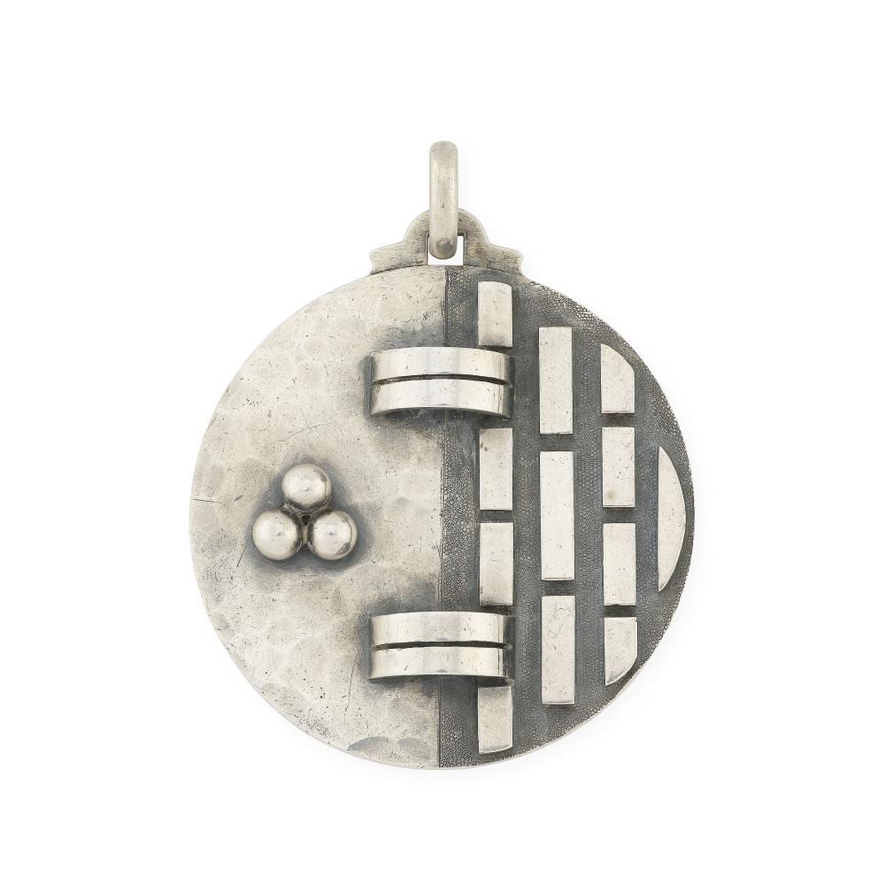 Jean Després comparable auction result: jean despr s 1889 1980 pendentif moderniste en argent martel 800