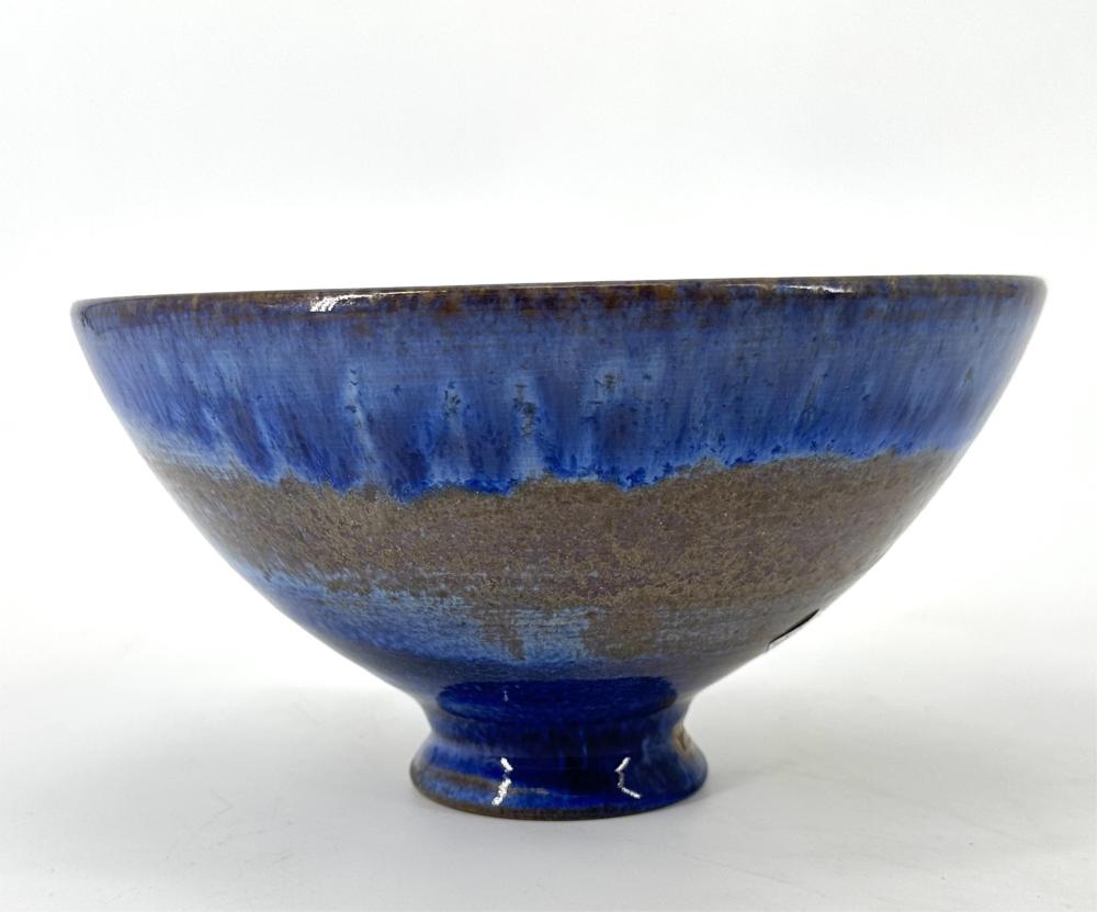 Antonio Lampecco comparable auction result: antonio lampecco 1932 2019 coupe pi douche en c ramique verniss e bleue ht 10 cm diam tre 19 cm