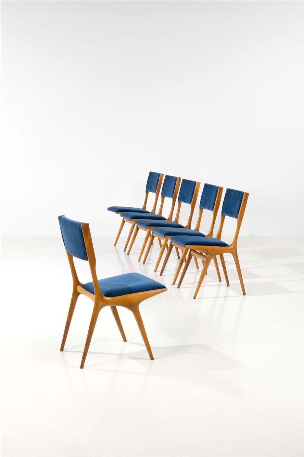 Carlo De Carli comparable auction result: carlo de carli 1910 1999 set of six chairs model 634