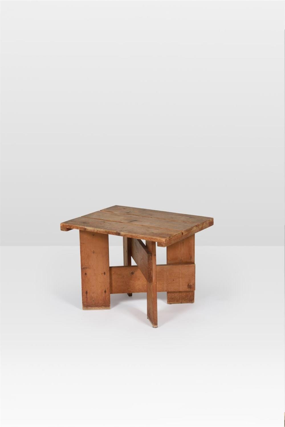 Gerrit Rietveld comparable auction result: gerrit rietveld 1888 1964 stool or side table crate model