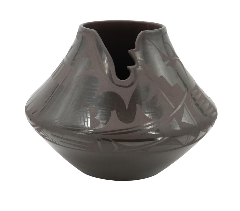 Carmelita Dunlap comparable auction result: carmelita dunlap 1925 1999 pueblo san ildefonso blackware pottery jug jar