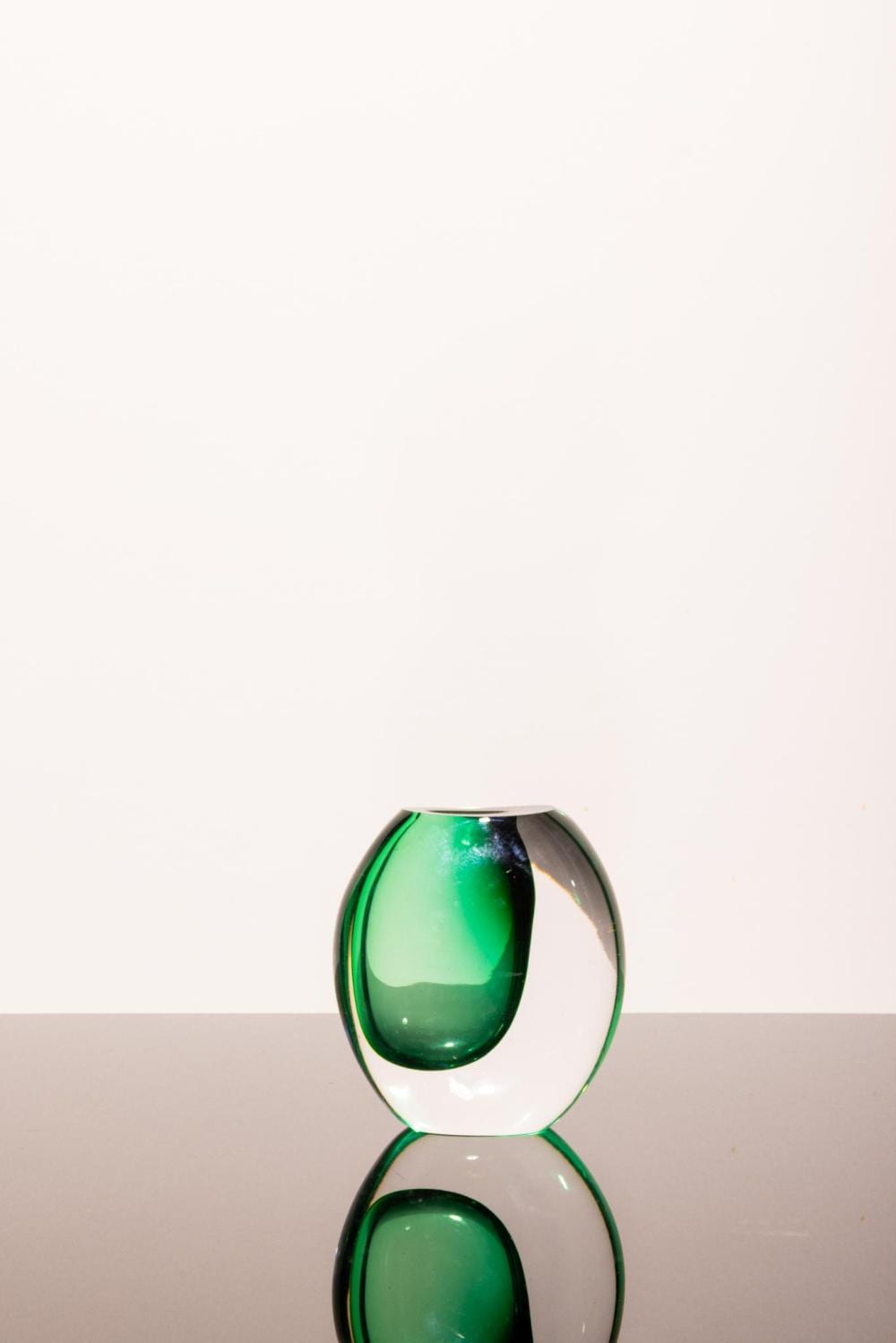 vicke lindstrand 1904 1983 vase green tinted glass · Francois EPIN Auction · 2026-06-25 Vicke Lindstrand comparable auction result: vicke lindstrand 1904 1983 vase green tinted glass