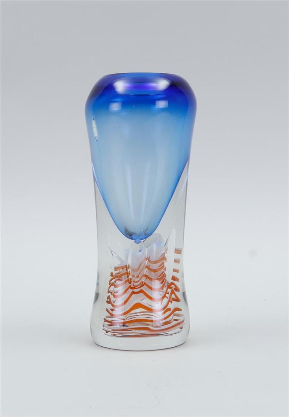Adam Jablonski comparable auction result: adam jablonski vase numbered 10572 dated 1990 h 20 5 cm