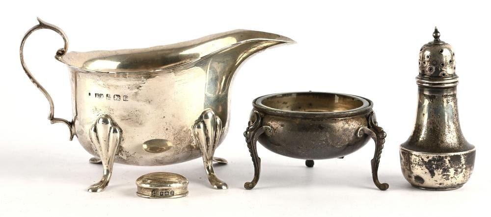 Heinrich von Angeli comparable auction result: gravy boat with shaped rim and scroll handle by h
