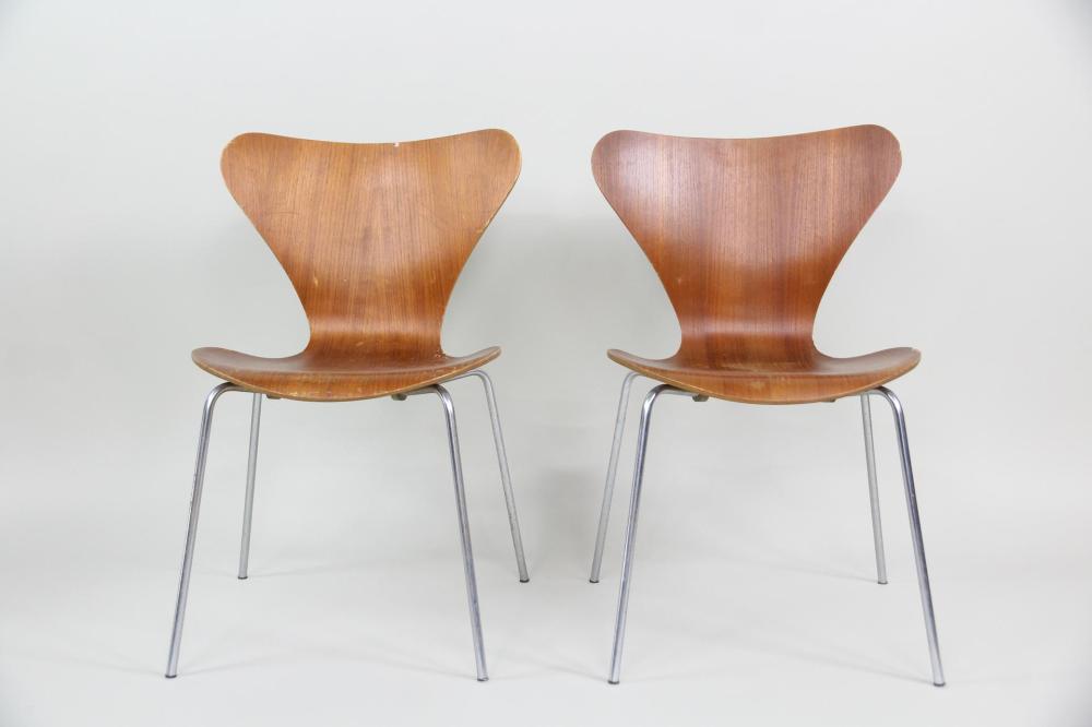 Arne Jacobsen comparable auction result: pair of arne jacobsen for fritz hansen series 7 butterfly chairs