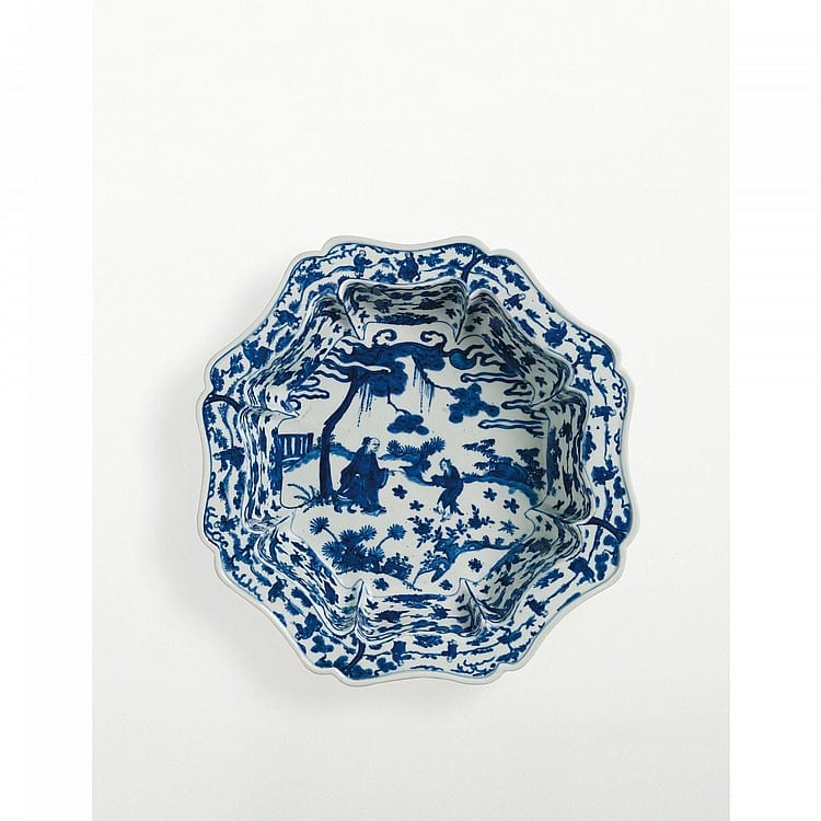 An Extremely Rare Massive Blue And WHITE OCTAFOIL BASIN MARK AND PERIOD OF WANLI comparable sale