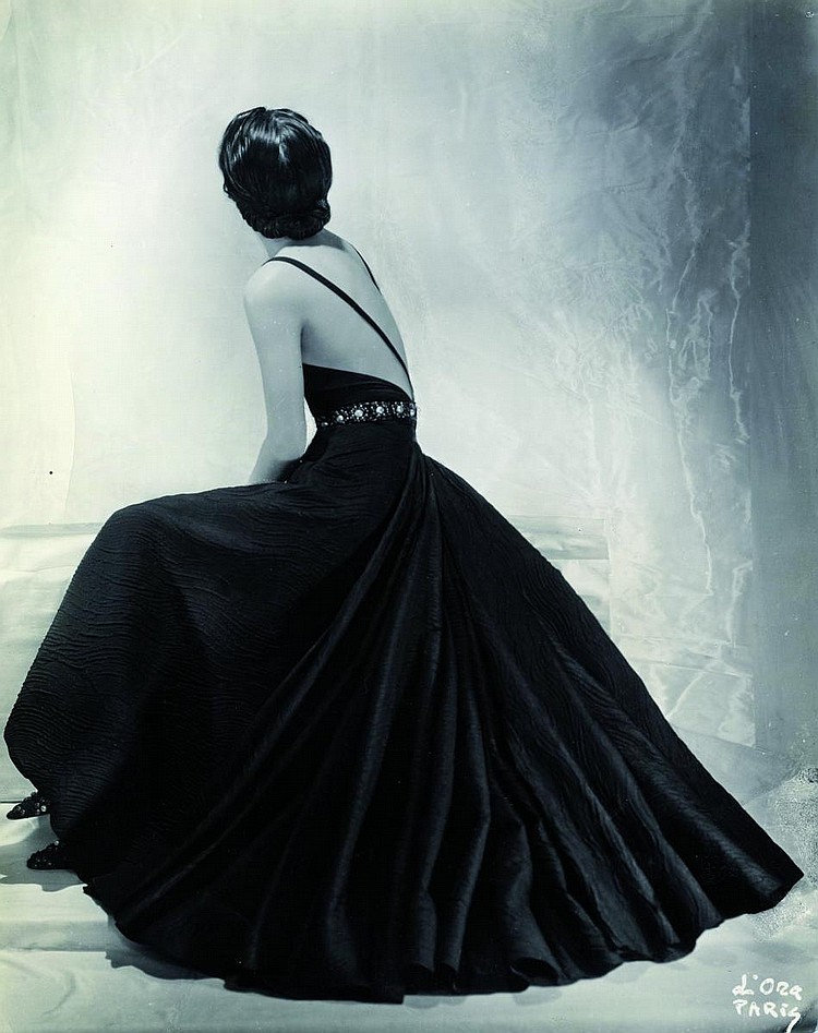 Madame (1881) D'Ora comparable auction result: photographs