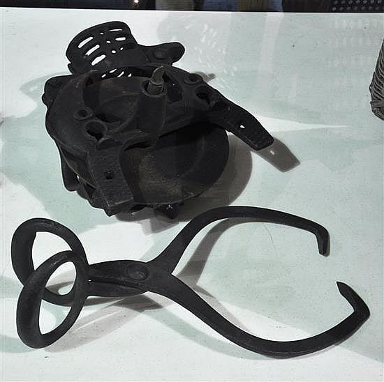 A metal corn-shelling mechanism with a separate hand crank, in an auction photograph.