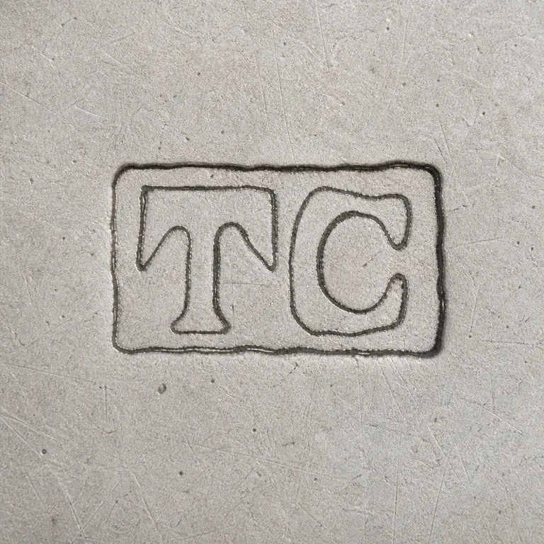 T C: T/C-like pair and narrow rectangular punch in source orientation, including dense inner and outer worn edges; oxidized reconstruction.