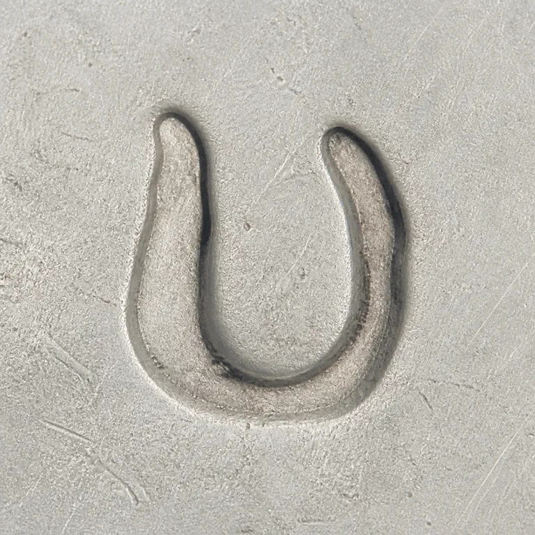 St. Petersburg: One isolated U-like glyph with two tall uprights and a rounded bottom; oxidized reconstruction.