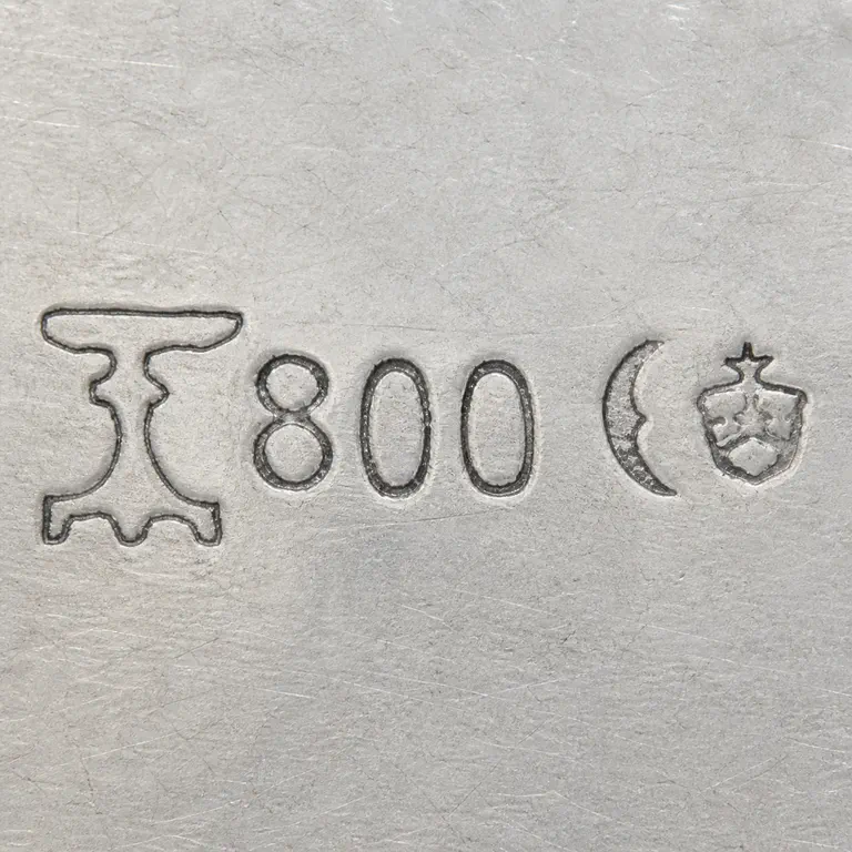 Richard Köberlin: Broad I- or anvil-like terminal, exact 800, crescent, and compact crown-like punch in source order; oxidized reconstruction.